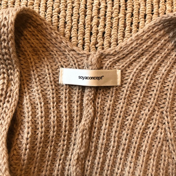 Women’s Cardigan - Picture 2 of 2